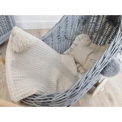 Wiklinowy Wózek dla Lalek Szary z Pomponami (pościel)